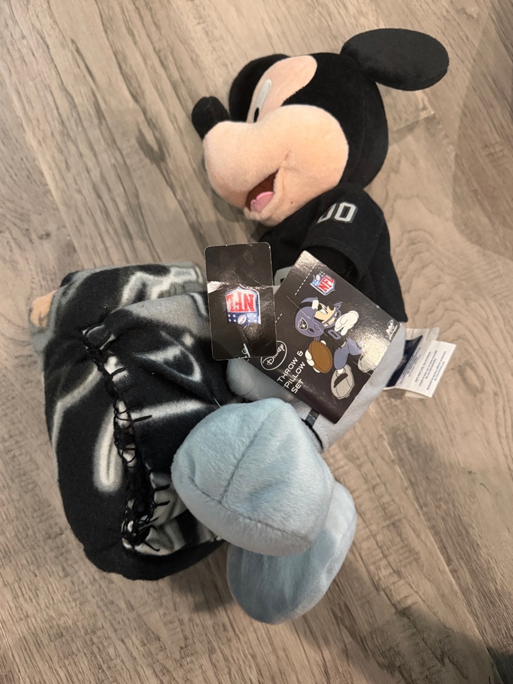 NWT Disney x NFL Mickey Mouse Stuffed Animal w/ Throw Blanket - Raiders